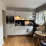Stylish Garden Apartment In Central Munich